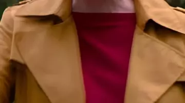 Asesinato en un pueblo pequeño S2 Ellie Harvie Abrigo de trinchera amarillo