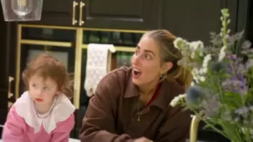 Maebe Daily Errands Sweat-shirt à col porté par Stacey Solomon comme on le voit dans Stacey & Joe (S02E03)