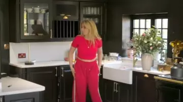 Palm Angels Classic Tracksuit Pants Scarlet Red porté par Stacey Solomon comme on le voit dans Stacey & Joe (S02E03)