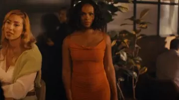 Zara Robe longue drapée froncée portée par le Dr Mary Morstan (Rochelle Aytes) comme on le voit dans Watson (S02E01)