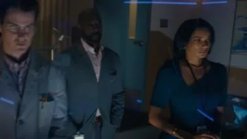 Dress the Population Pine Ruth Asymmetrical Neck Bodycon Cocktail porté par le Dr Mary Morstan (Rochelle Aytes) comme on le voit dans Watson (S02E01)