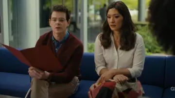 Zara Zw Collection Prindted Midi Jupe portée par le Dr Sasha Lubbock (Inga Schlingmann) comme on le voit dans Watson (S02E01)