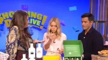 Vestido camisero midi mixto de invierno de Farm Rio usado por Monica Manginelli como se ve en LIVE with Kelly and Mark el 16 de octubre de 2025