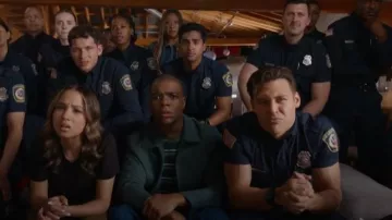 T-shirt rayé texturé Ted Baker Gorano porté par Harry Grant (Elijah M. Cooper) tel qu’on le voit dans 9-1-1 (S09E02)