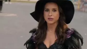Saca el disfraz de Halloween de Lacey Chabert de Halloween de Emily Melrose (Lacey Chabert) en Saca el Halloween