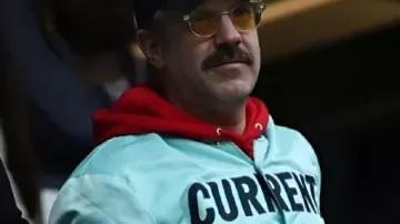 ACTUEL La veste en satin portée par Jason Sudeikis dans Jason Sudeikis a fait pleurer Jimmy en regardant Ted Lasso | Le Tonight Show