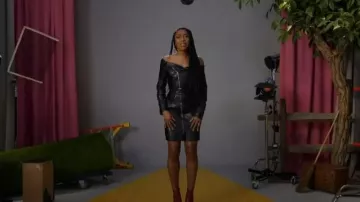 Vestido de cuero negro Khaite usado por Ego Nwodim como se ve en Saturday Night Live (S50E07)