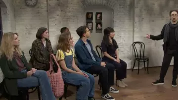 Bolso de mano acolchado Gassda usado por Chloe Fineman como se ve en Saturday Night Live (S50E07)