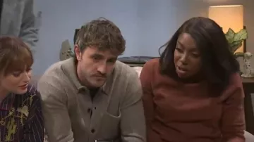Vince Raglan Turtleneck usado por Ego Nwodim como se ve en Saturday Night Live (S50E08)