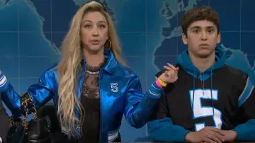 Chaqueta de icono metálico recortada de edición limitada de Avirex usada por Heidi Gardner como se ve en Saturday Night Live (S50E08)