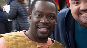 Daryl Mitchell Shifting Gears S2 Brown Quilted Vest worn by Stitch (Daryl Mitchell) as seen in Shifting Gears (S02)