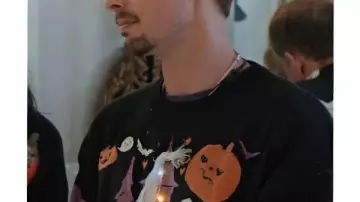 Daniel Kountz Haul Out the Halloween Haunted Halloween Sweater usado por Marvin (Daniel Kountz) en Haul Out the Halloween