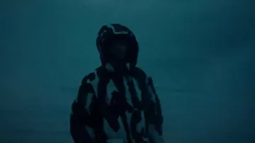 Alexander McQueen Watercolor Graffiti Puffer Jacket portée par 6lack dans 6LACK - Preach [Official Music Video]