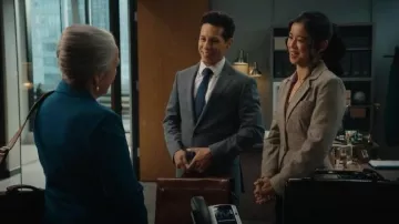 Reformation Bondi Blazer in Tan Houndstooth worn by Sarah Franklin (Leah Lewis) as seen in Matlock (S02E02)