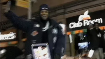 Supreme x New York Yankees Navy Patches Down Parka portée par A Boogie wit da Hoodie in A Boogie Wit da Hoodie - Water / Money Conversations [Clip Officiel]