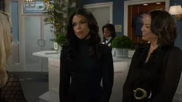 Cinq a Sept Johnson Midi Dress usado por Dani Dupree (Karla Cheatham Mosley) como se ve en Beyond the Gates (S01E145)