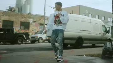 Jeans Amiri Clay Indigo & Blue Bandana MX1 usados por J.I el Príncipe de N.Y en J.I. - R&B Shit (feat. A Boogie Wit Da Hoodie) (Video musical oficial)