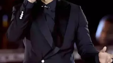 Blazer negro usado por John Legend en el concierto Grace For The World