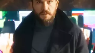 The Family Plan 2 Kit Harington Abrigo Negro