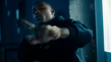 Balenciaga Sudadera con capucha negra con derechos de autor usada por Flipp Dinero en Flipp Dinero ft. A Boogie Wit Da Hoodie - No No No (Video Musical Oficial)