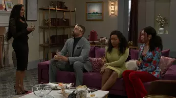 Zapatos de tacón Schutz Cendi usados por Hayley Lawson (Marquita Goings) como se ve en Beyond the Gates (S01E152)