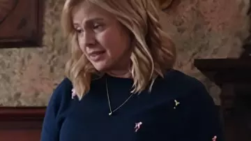 Ghosts US S5 Rose McIver Camiseta bordada de cóctel usada por (Rose McIver) en Ghosts of Us