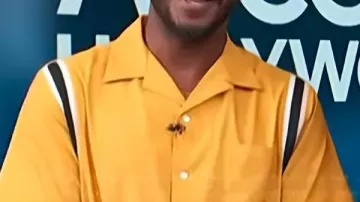 Scott Evans Access Hollywood 2025 Chemise à rayures jaunes