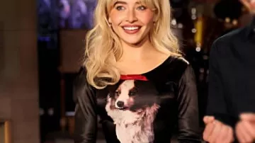 SATURDAY NIGHT LIVE Sabrina Carpenter Robe imprimée pour chien