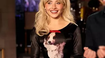 SATURDAY NIGHT LIVE Sabrina Carpenter Robe imprimée pour chien