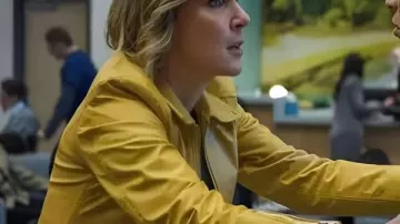 Chaqueta de cuero Rhea Seehorn Pluribus 2025