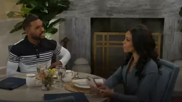 Top de manga larga con cremallera definida VSX de Victorias Secret usado por Dani Dupree (Karla Cheatham Mosley) como se ve en Beyond the Gates (S01E154)