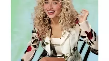 SNL 2025 Abrigo floral Sabrina Carpenter