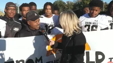 Abrigo de mezcla de lana Kenneth Cole usado por Lauryn Ricketts como se ve en Today el 17 de octubre de 2025