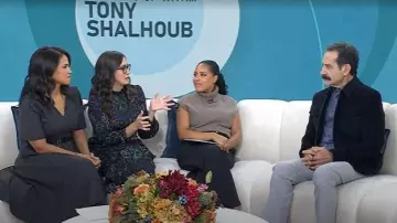 Vestido midi con estampado Sandro usado por Savannah Sellers como se ve en Today el 17 de octubre de 2025