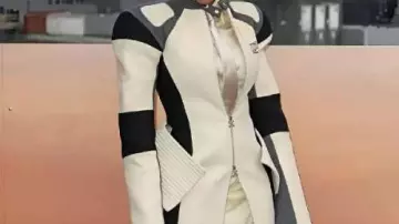 Long manteau porté par Perfidia (Teyana Taylor) dans le film Une bataille après l’autre 2025