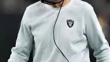 Sudadera usada por Pete Carroll en Los Angeles Chargers v Las Vegas Raiders 2025
