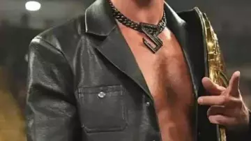 Blouson en cuir noir porté par Seth Rollins en 2025 Monday Night RAW