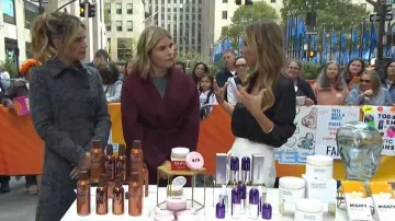 Veste longue en laine Dawn Levy portée par Savannah Guthrie comme on le voit dans Today le 20 octobre 2025