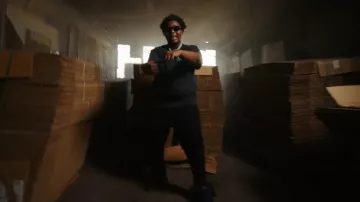 Jeans Amiri Black MX1 porté par Big30 en BIG30 - Celine Frames (Clip Officiel)