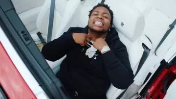 Sudadera con capucha Bolt Arrows en blanco roto usado por Big30 en Gucci Mane - Shit Crazy (feat. BIG30) [Video oficial]