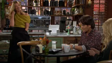 Robe Staud Topaz en Chartreuse/Noir portée par Phyllis Summers (Michelle Stafford) comme on le voit dans Les Feux de l’Amour le 15 octobre 2025