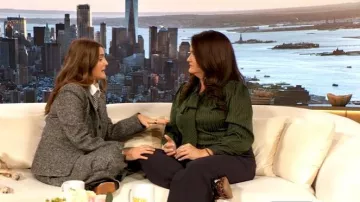 Blazer féminin en laine et soie Max Mara porté par Drew Barrymore tel qu’on le voit dans le spectacle Drew Barrymore le 15 octobre 2025