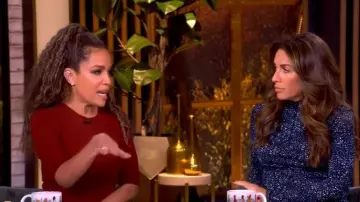 Vestido Mabel de Proenza Schouler usado por Alyssa Farah Griffin como se ve en The View el 21 de octubre de 2025