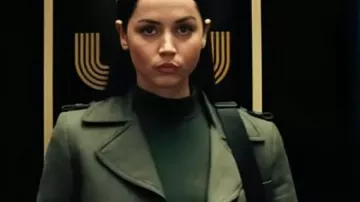 Ballerine 2025 Trench-coat Ana de Armas porté par Eve (Ana de Armas) en Ballerine