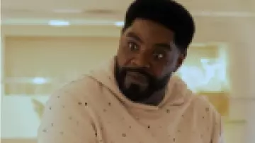 Loot S03 Ron Funches Spot Sweat à capuche de Howard (Ron Funches) dans Loot