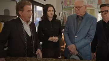 Nili Lotan Jamison Veste portée par Mabel Mora (Selena Gomez) comme on le voit dans Only Murders in the Building (S05E09)