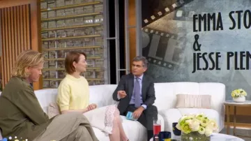 Falda al bies de encaje de Maria Mcmanus usada por Emma Stone como se ve en Good Morning America el 20 de octubre de 2025