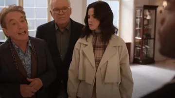 Haut Ford Lionne porté par Mabel Mora (Selena Gomez) comme on le voit dans Only Murders in the Building (S05E09)