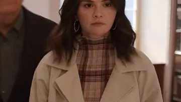 Only Murders in the Building Saison 5 Selena Gomez Manteau court