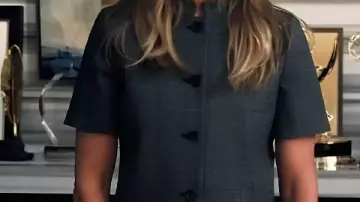 The Morning Show Jennifer Aniston Chaqueta gris de manga corta